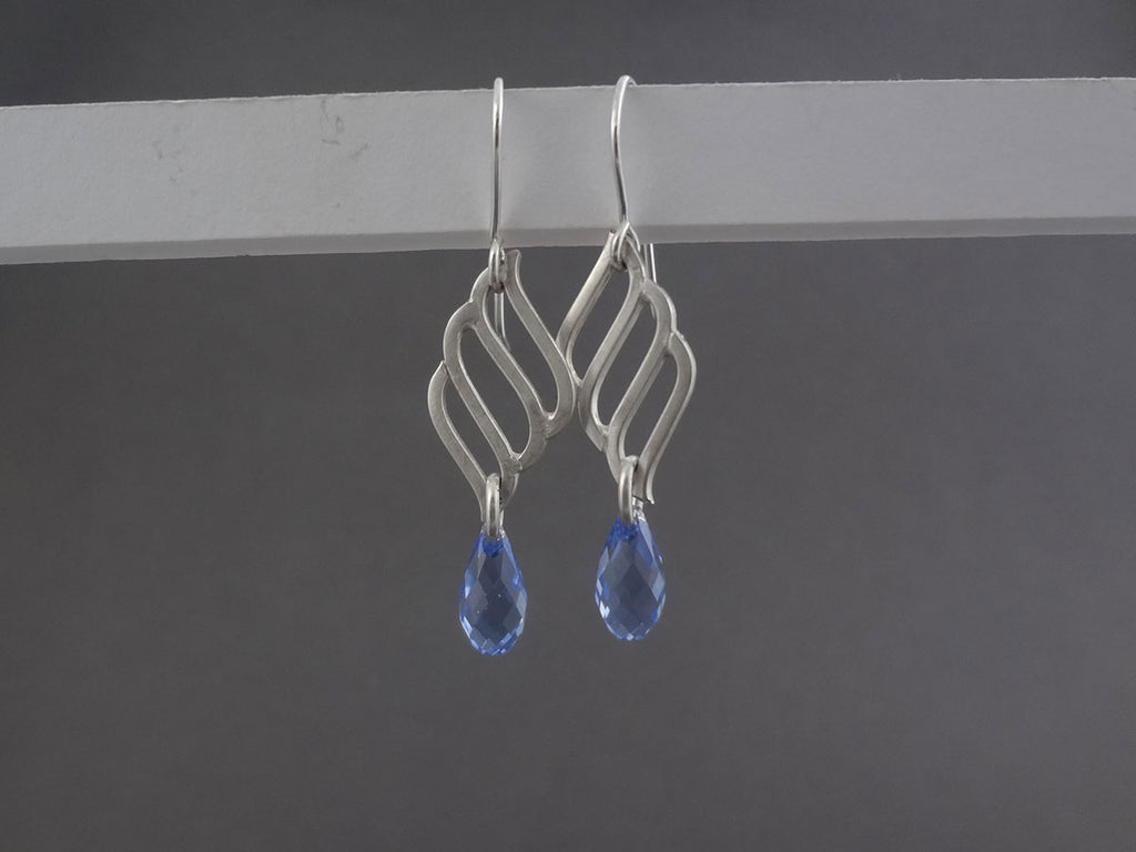 Shimmer and Shine: The Perfect Pair of Silver Dangle Earrings for Every Occasion