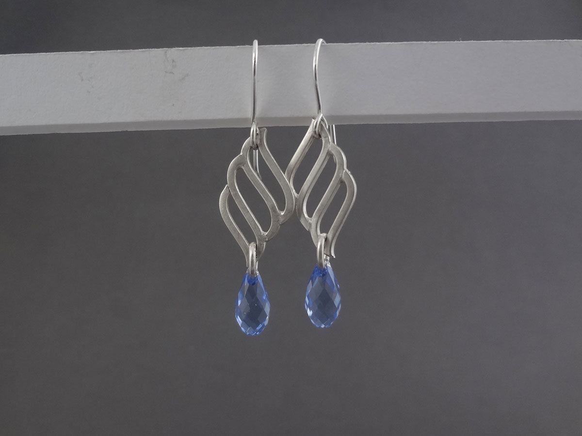 Shimmer and Shine: The Perfect Pair of Silver Dangle Earrings for Every Occasion