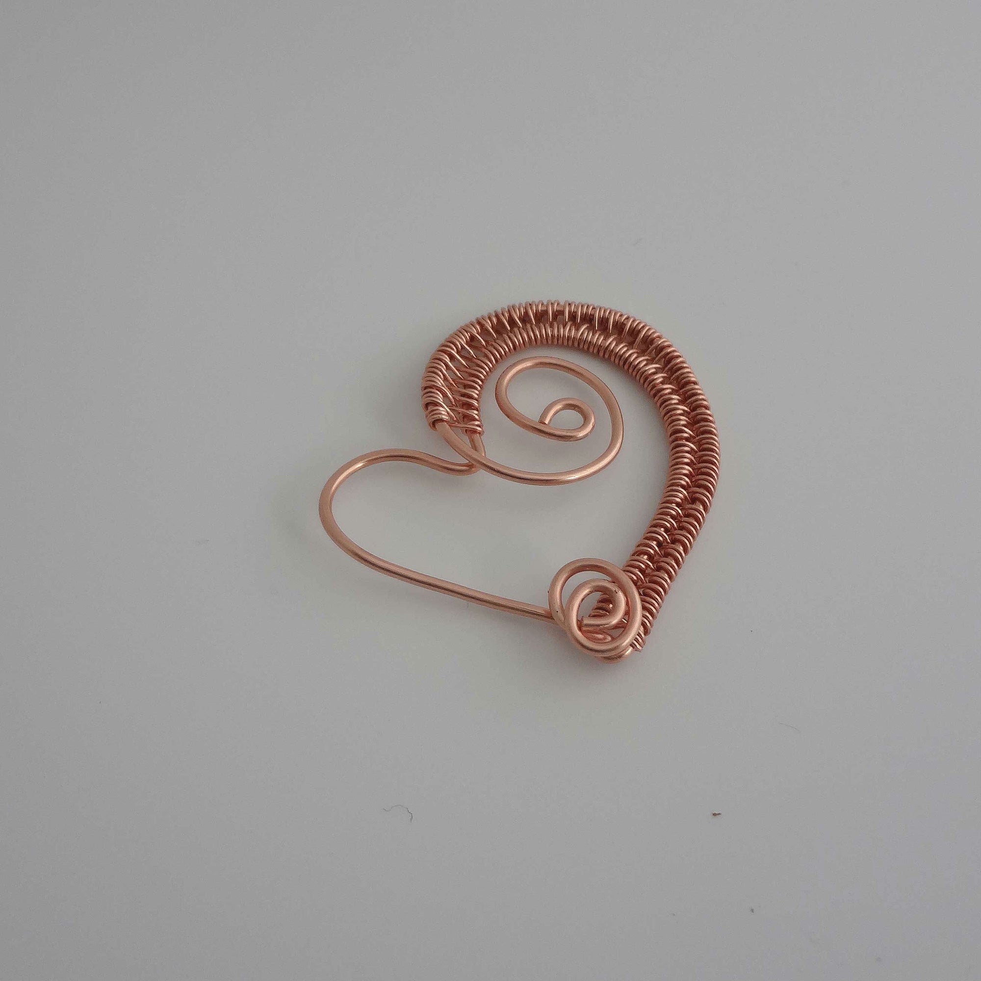 Free tutorial - How to wire wrap a heart pendant