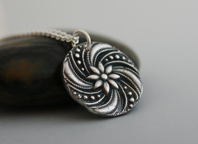 Anemone circle Silver necklace pendant