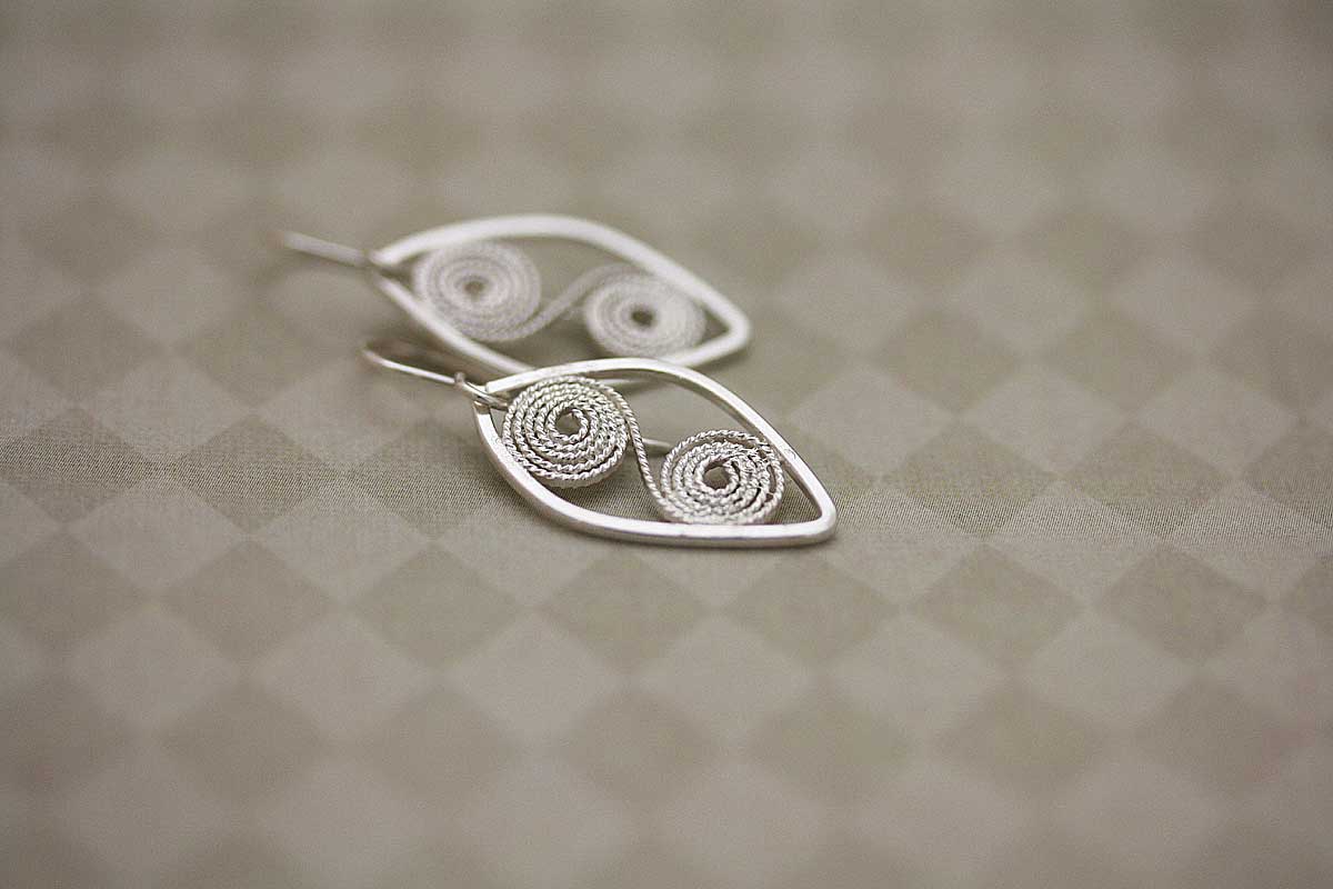 Spiral filigree silver dangle earrings