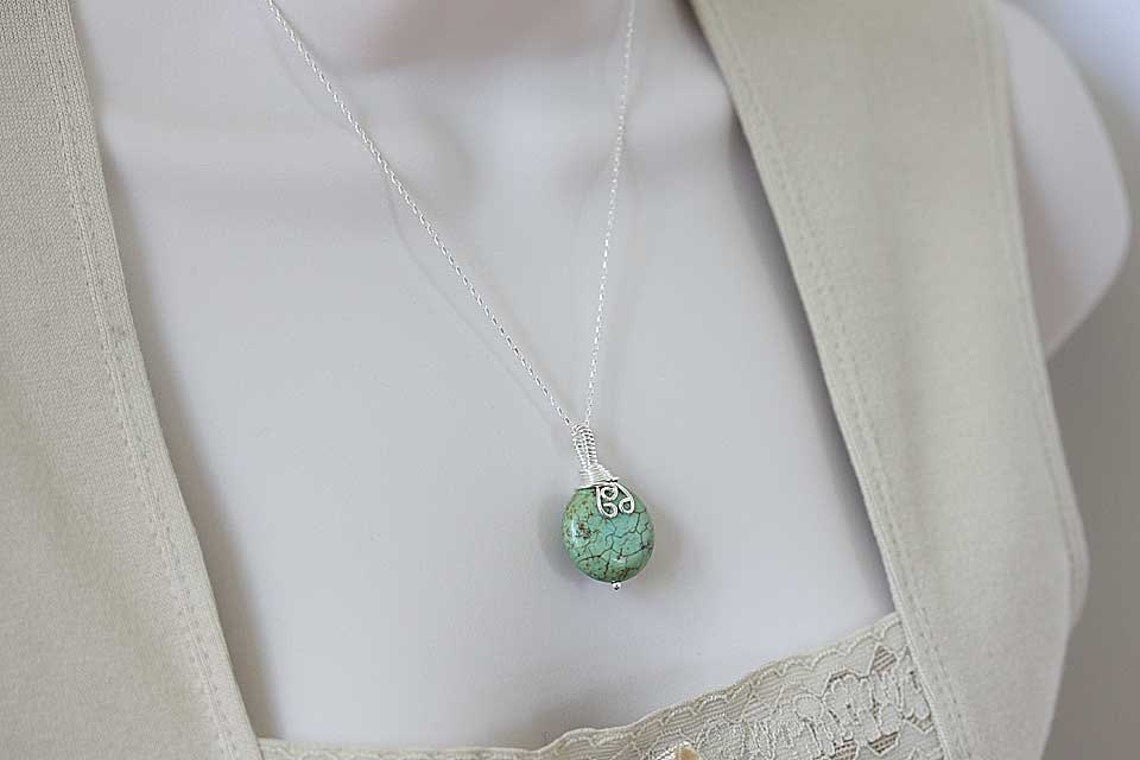 Fiola sterling silver necklace pendant in  green