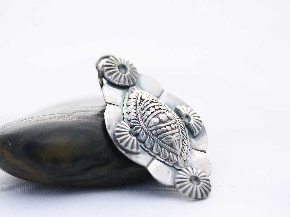 Johari-handmade-silver-necklace-pendant