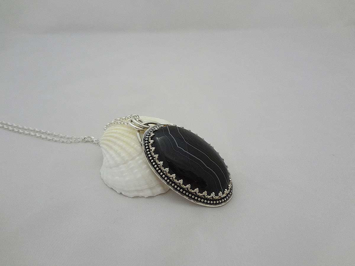 leylah-banded-onyx-necklace-black-pendant