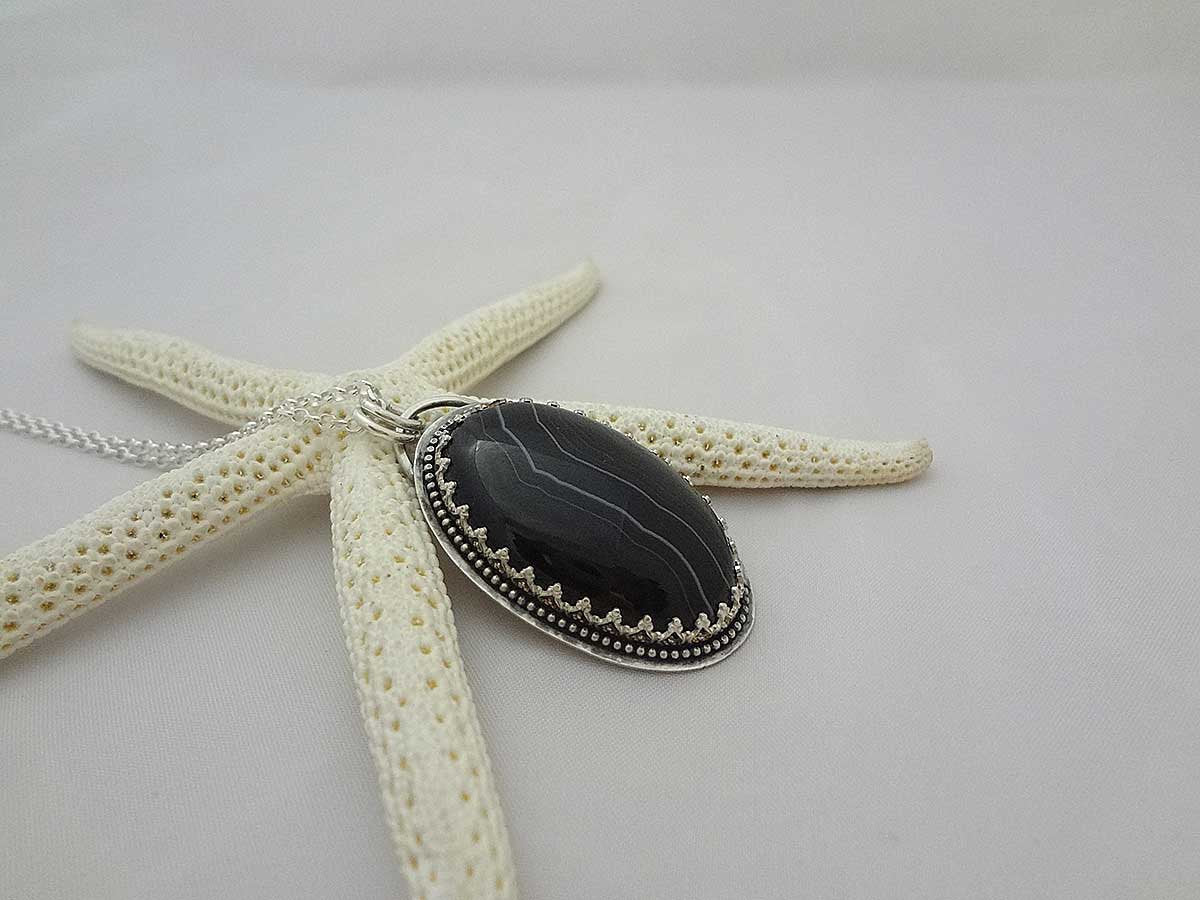 leylah-banded-onyx-necklace-black-pendant