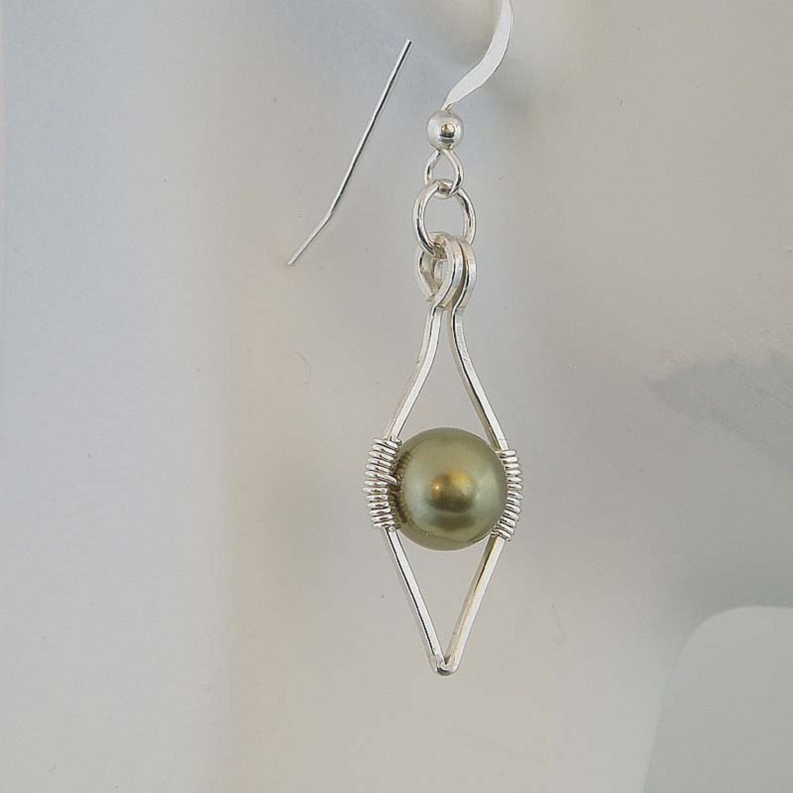 Lotus, green Pearls and Silver dangle earrings made by hand