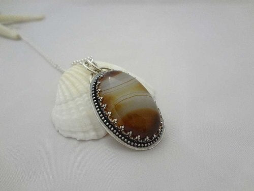 melli-banded-agate-necklace-gemstone-necklace