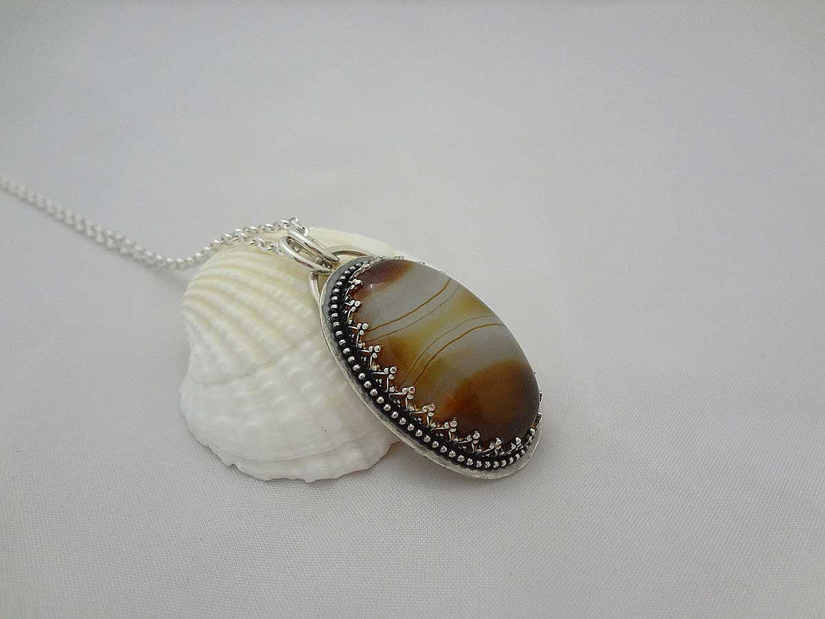 melli-banded-agate-necklace-gemstone-necklace