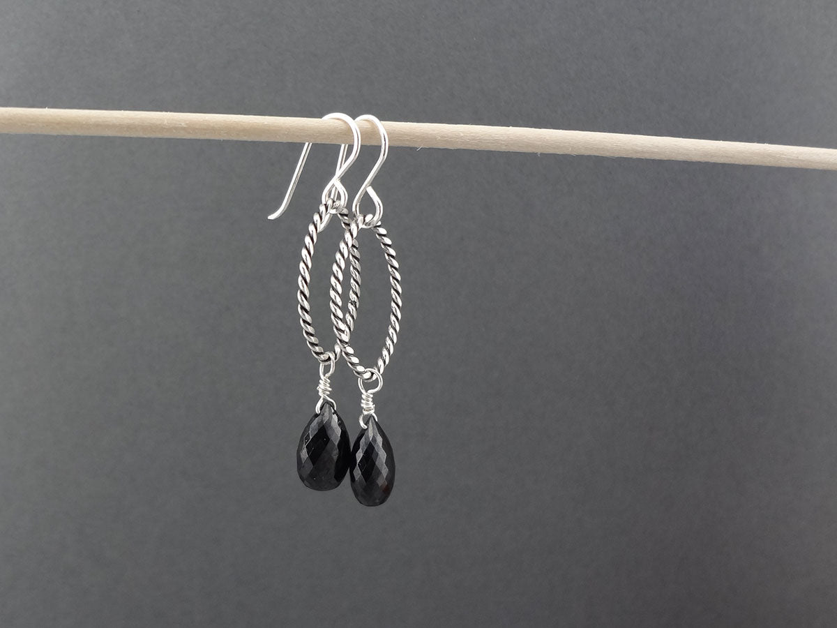 Balck dangle tear drop earrings