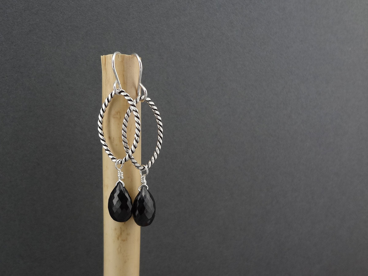 Balck dangle tear drop earrings