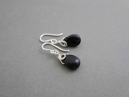 suri-black-dangle-earrings