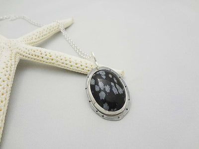 snowflake-gemstone-necklace