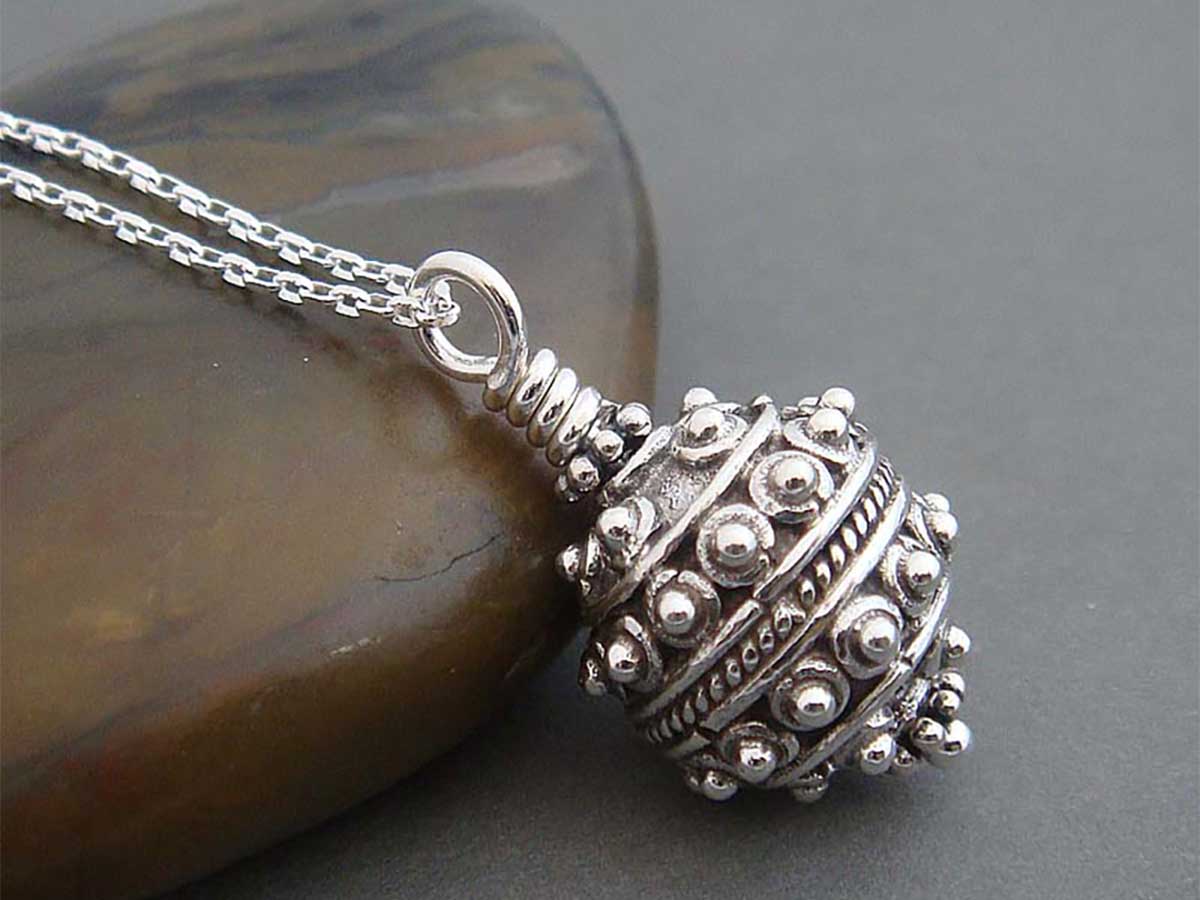 starburst-silver-necklace