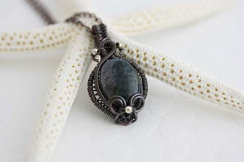 thalia-wire-wrapped-pendant-tutorial